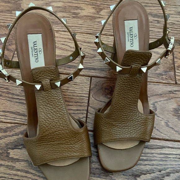 Shoes - Picture 4 of 7